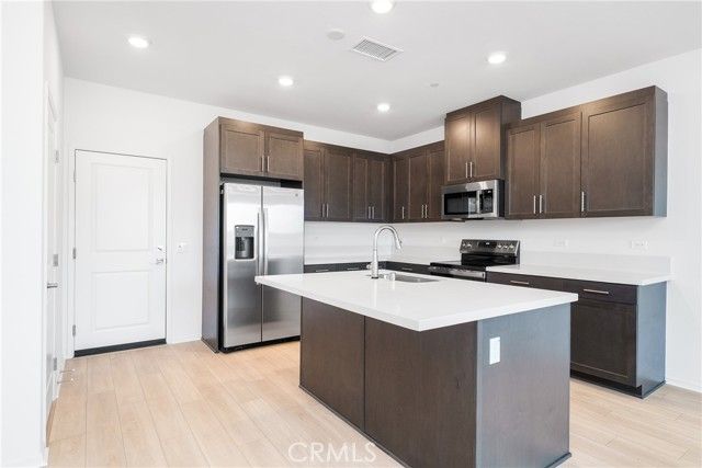 3560 S Eichler Paseo 101, Ontario, CA 91761