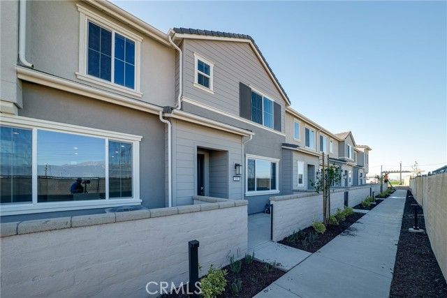 3560 S Eichler Paseo 101, Ontario, CA 91761