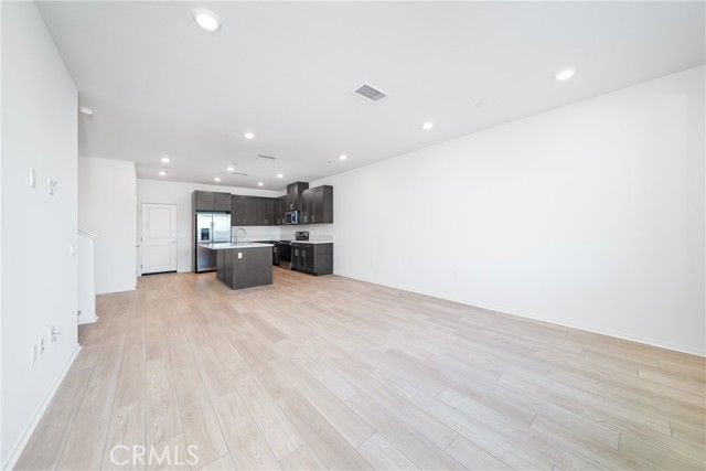 3560 S Eichler Paseo 101, Ontario, CA 91761