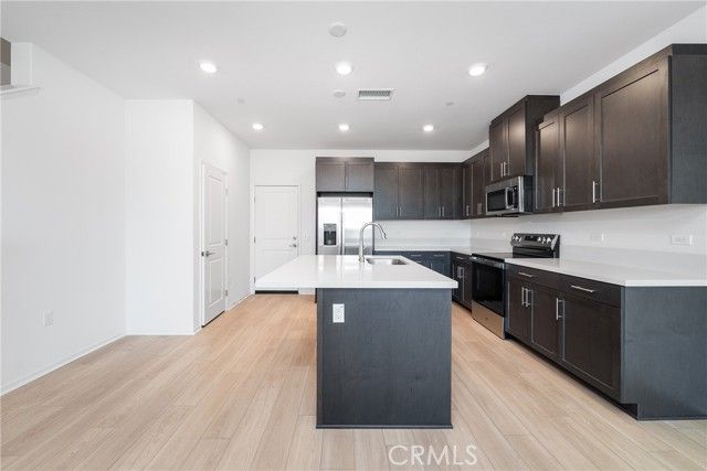 3560 S Eichler Paseo 101, Ontario, CA 91761