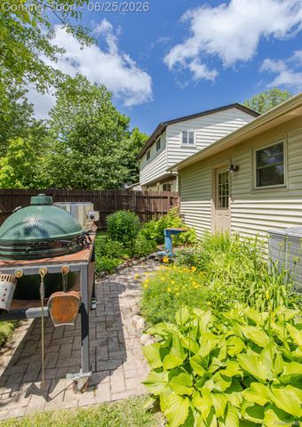 4741 Meadowbrook Avenue, Independence Charter Township, MI 48348