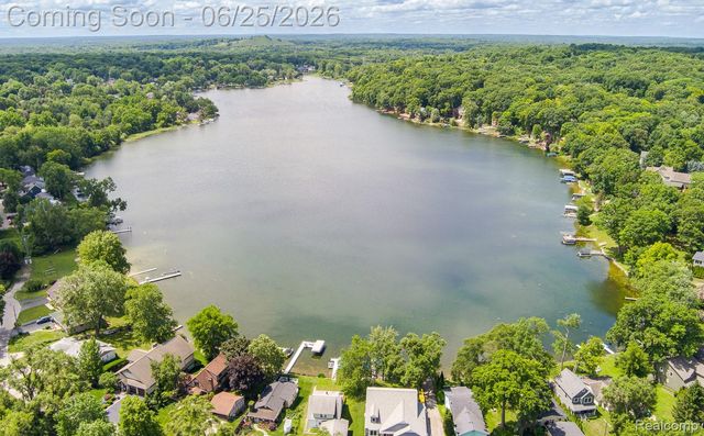 4741 Meadowbrook Avenue, Independence Charter Township, MI 48348