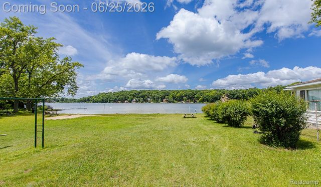 4741 Meadowbrook Avenue, Independence Charter Township, MI 48348