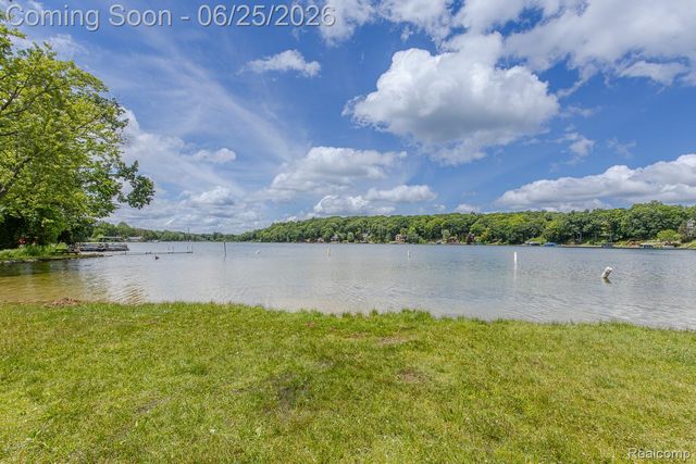 4741 Meadowbrook Avenue, Independence Charter Township, MI 48348