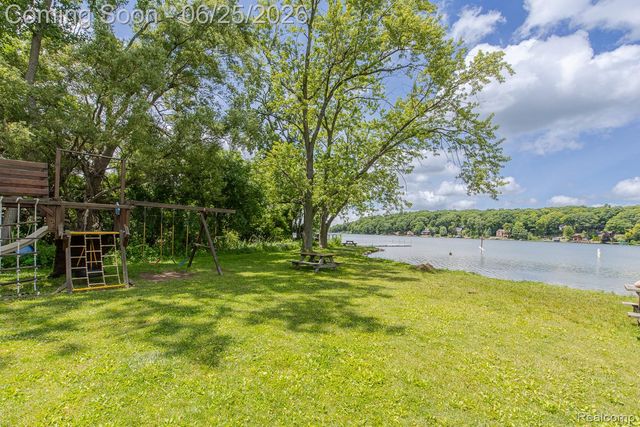 4741 Meadowbrook Avenue, Independence Charter Township, MI 48348