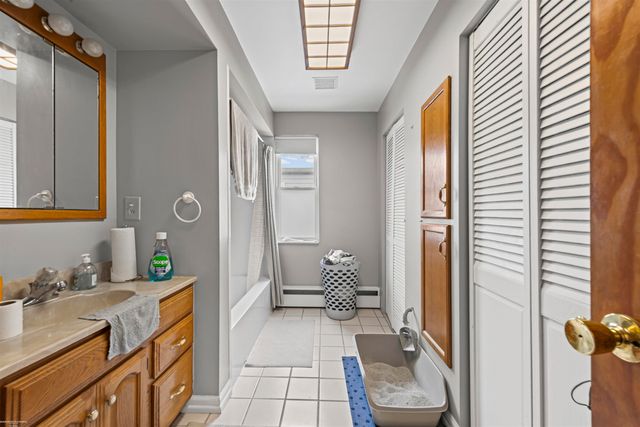 24523 Hayes Avenue, Eastpointe, MI 48021