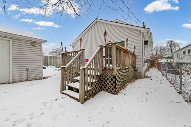 24523 Hayes Avenue, Eastpointe, MI 48021