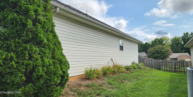1620 Autumn Brook Drive, Maryville, TN 37801