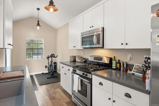 2524 W Macarthur Boulevard A, Santa Ana, CA 92704