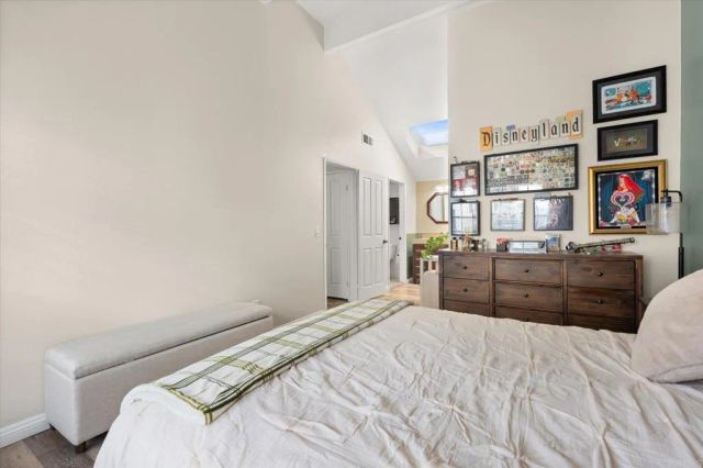 2524 W Macarthur Boulevard A, Santa Ana, CA 92704