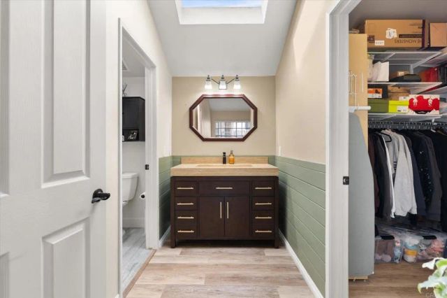 2524 W Macarthur Boulevard A, Santa Ana, CA 92704