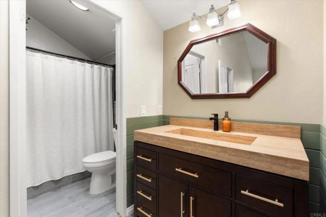 2524 W Macarthur Boulevard A, Santa Ana, CA 92704