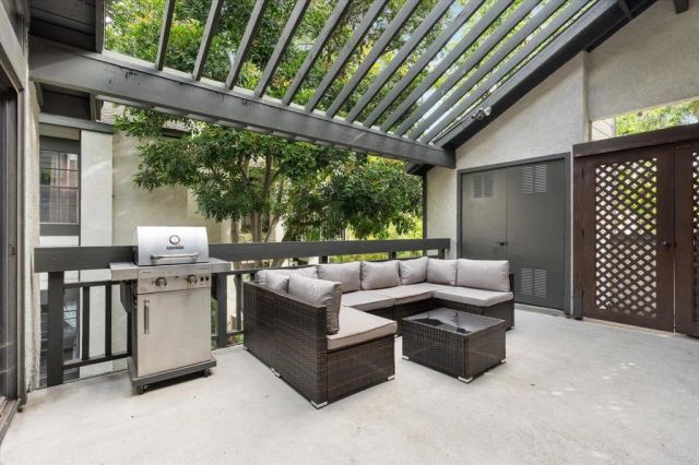 2524 W Macarthur Boulevard A, Santa Ana, CA 92704