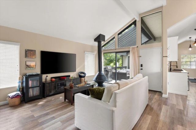 2524 W Macarthur Boulevard A, Santa Ana, CA 92704