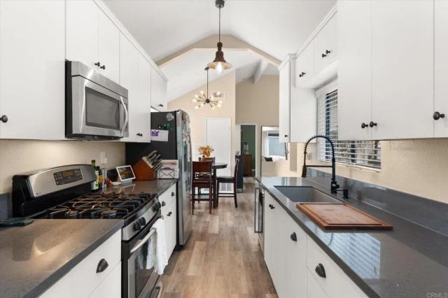 2524 W Macarthur Boulevard A, Santa Ana, CA 92704