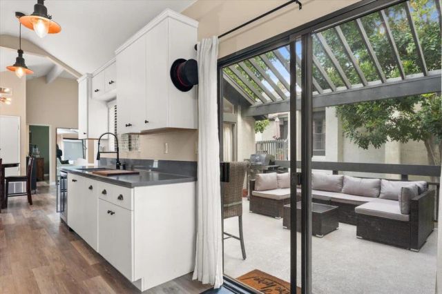 2524 W Macarthur Boulevard A, Santa Ana, CA 92704