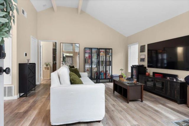 2524 W Macarthur Boulevard A, Santa Ana, CA 92704