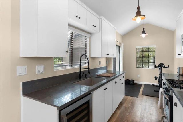 2524 W Macarthur Boulevard A, Santa Ana, CA 92704