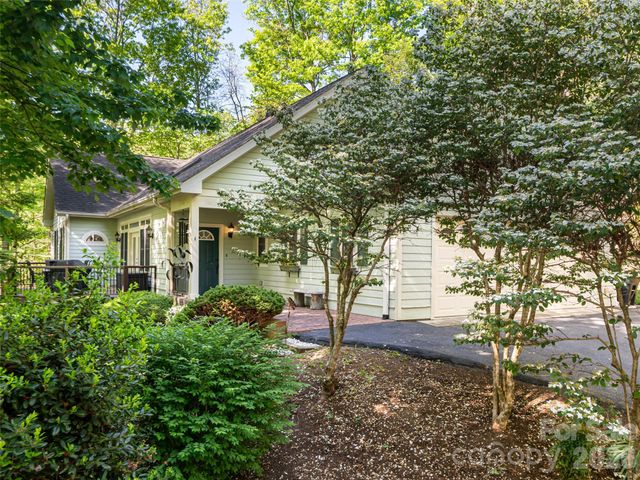 4 Dogwood Glen Circle, Etowah, NC 28729