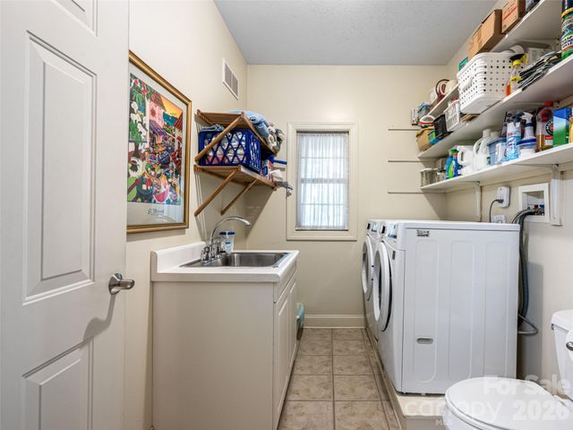 4 Dogwood Glen Circle, Etowah, NC 28729
