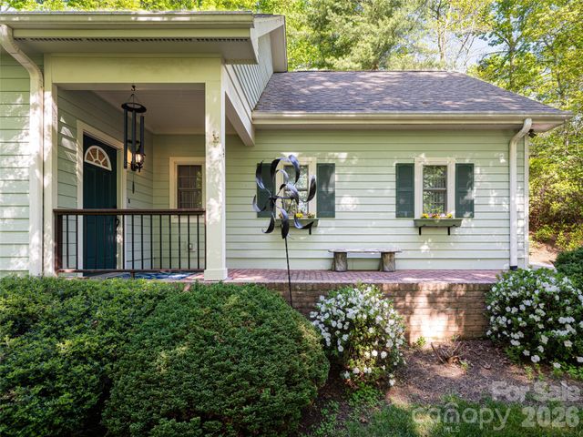 4 Dogwood Glen Circle, Etowah, NC 28729