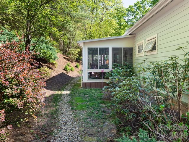 4 Dogwood Glen Circle, Etowah, NC 28729