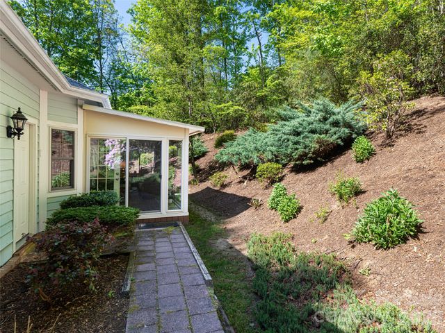 4 Dogwood Glen Circle, Etowah, NC 28729