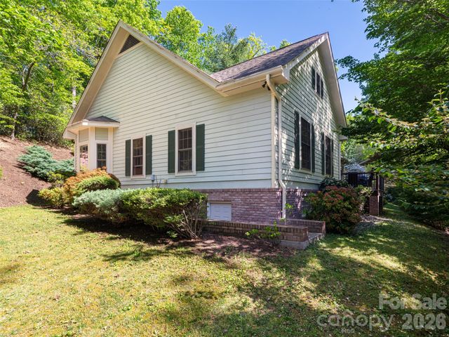 4 Dogwood Glen Circle, Etowah, NC 28729