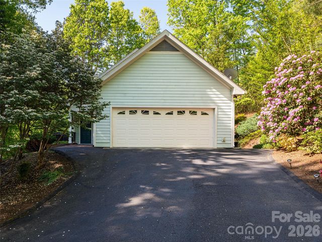 4 Dogwood Glen Circle, Etowah, NC 28729