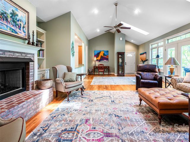 4 Dogwood Glen Circle, Etowah, NC 28729
