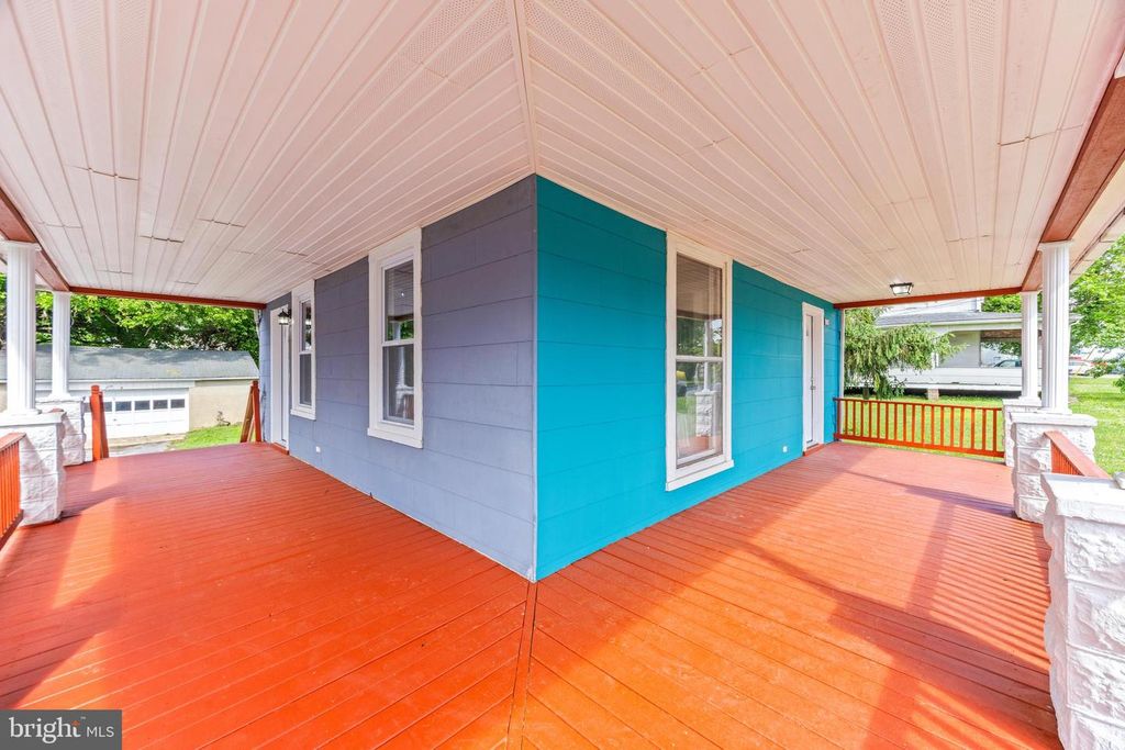 Image 5 of property listing at 1817 WINANS AVE, Halethorpe, MD 21227