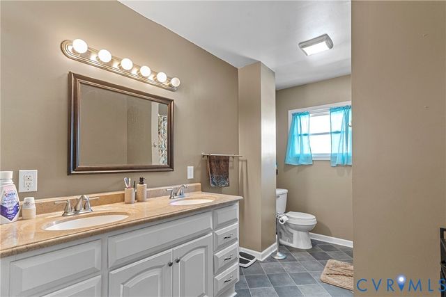 6000 Pine Rd, New Kent, VA 23141