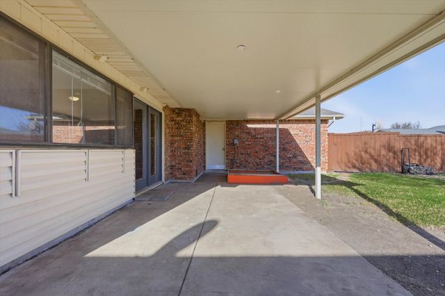 2913 Flagstone Drive, Garland, TX 75044