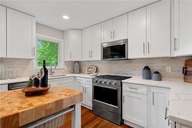 12461 W 154th Terrace, Overland Park, KS 66221