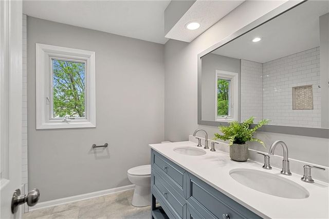 12461 W 154th Terrace, Overland Park, KS 66221