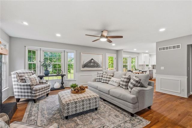 12461 W 154th Terrace, Overland Park, KS 66221