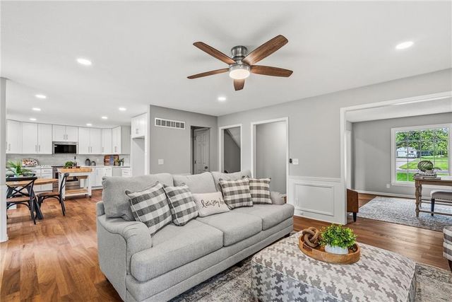 12461 W 154th Terrace, Overland Park, KS 66221