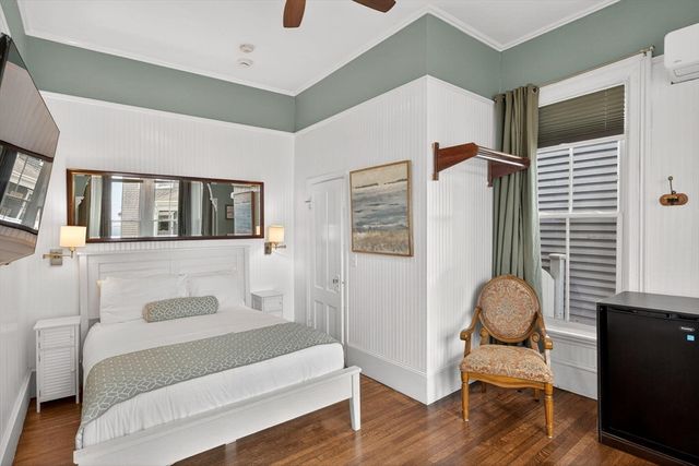 164 Commercial Street, Provincetown, MA 02657
