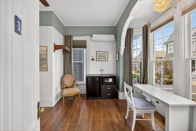 164 Commercial Street, Provincetown, MA 02657