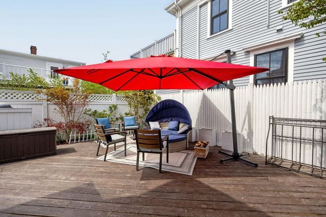 164 Commercial Street, Provincetown, MA 02657