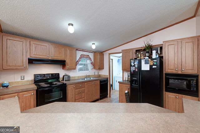 450 Lakeshore Drive, Jackson, GA 30233
