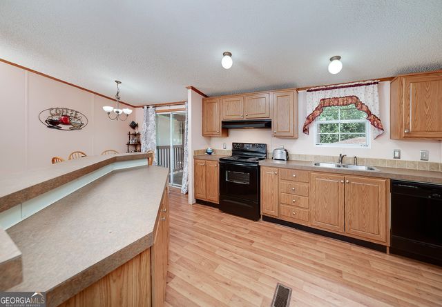 450 Lakeshore Drive, Jackson, GA 30233