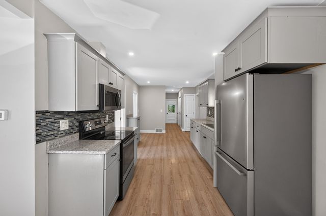 9 Highland St, Boylston, MA 01505