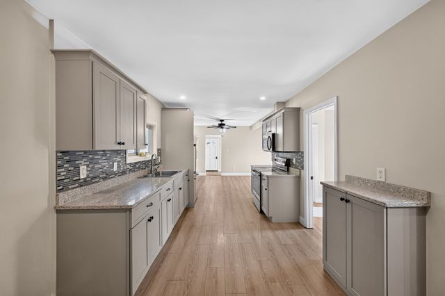 9 Highland St, Boylston, MA 01505