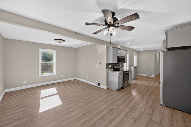 9 Highland St, Boylston, MA 01505
