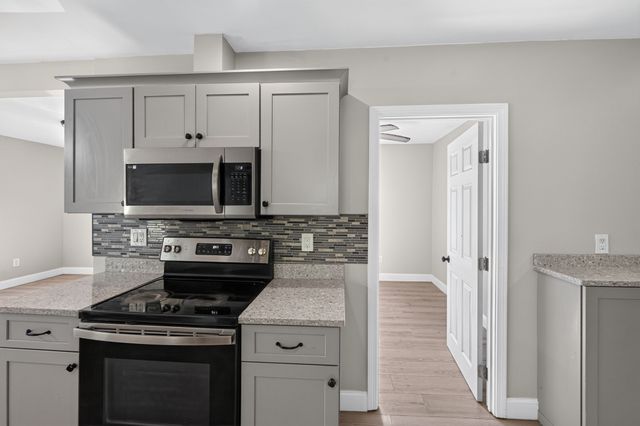 9 Highland St, Boylston, MA 01505
