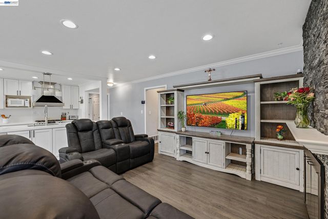 30532 Carroll Ave, Hayward, CA 94544