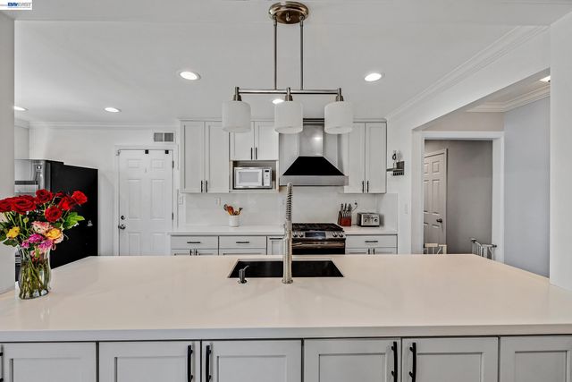 30532 Carroll Ave, Hayward, CA 94544