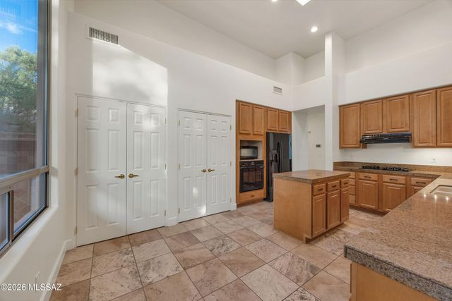 6881 E Desert Wind Court, Tucson, AZ 85750