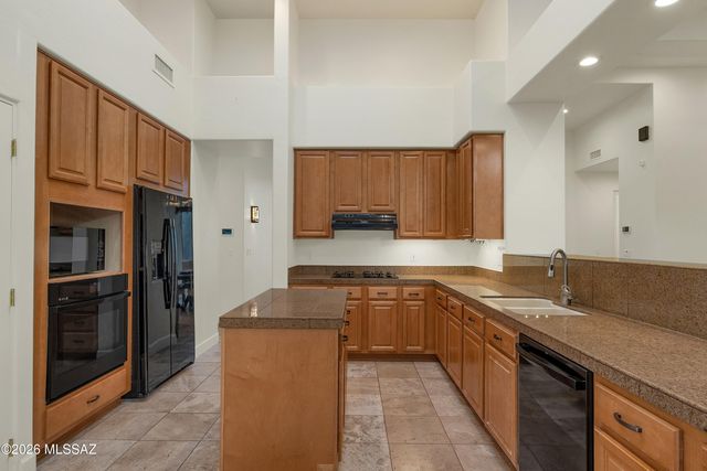 6881 E Desert Wind Court, Tucson, AZ 85750